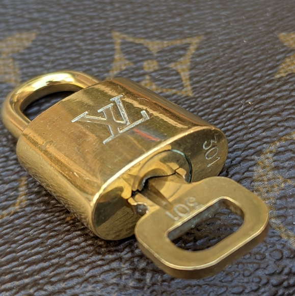 ⭐ #301 vintage Louis Vuitton padlock and ke - Picture 5 of 5